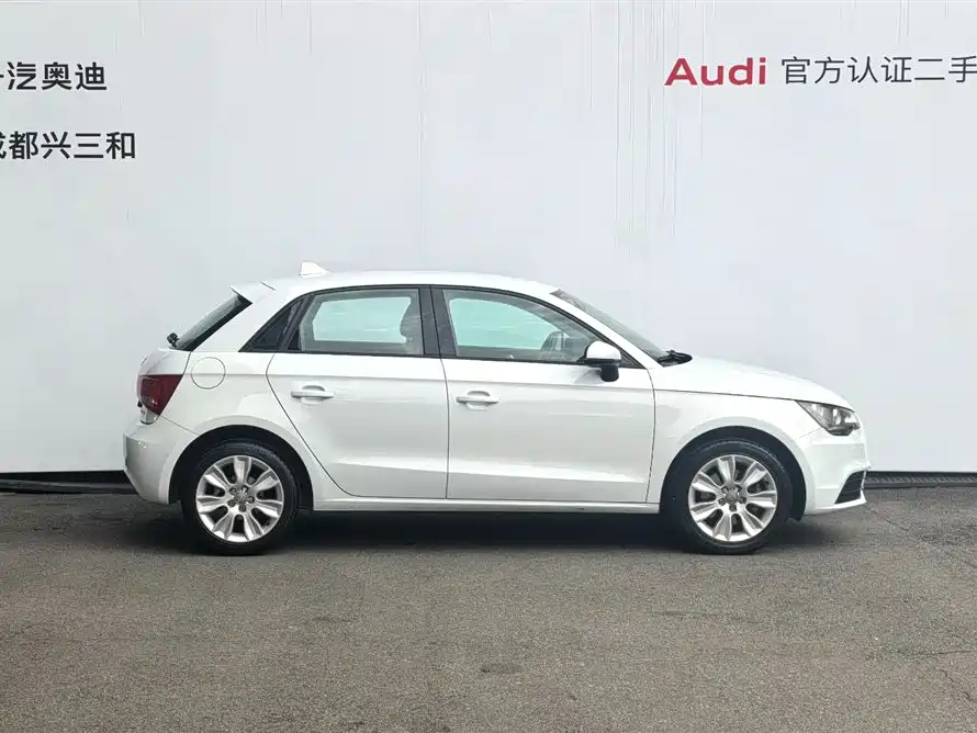 Audi A1 2013 Model 30 TFSI Sportback Urban фото 3