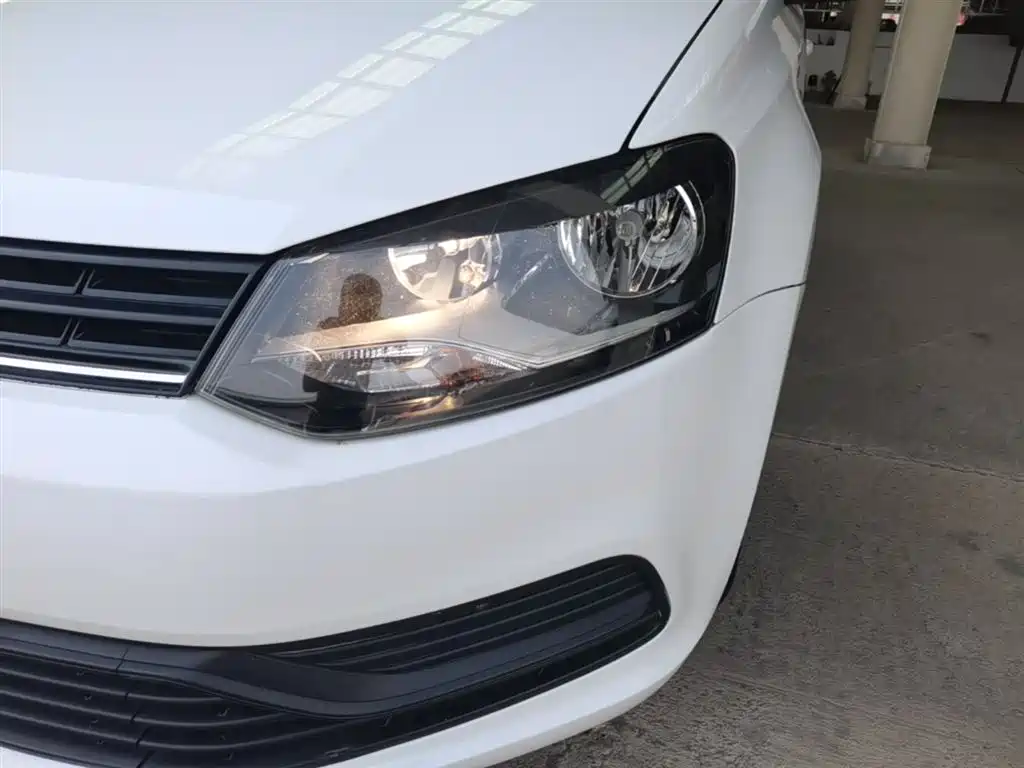 Volkswagen Polo 2016 1.4L Automatic Trend фото 24