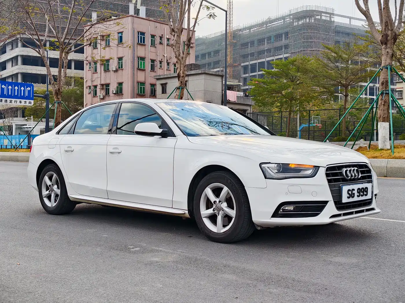 Audi A4L 2013 35 TFSI Automatic Comfort фото 3