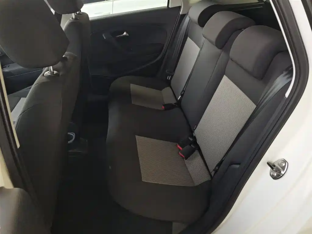 Volkswagen Polo 2016 1.4L Automatic Trend фото 17