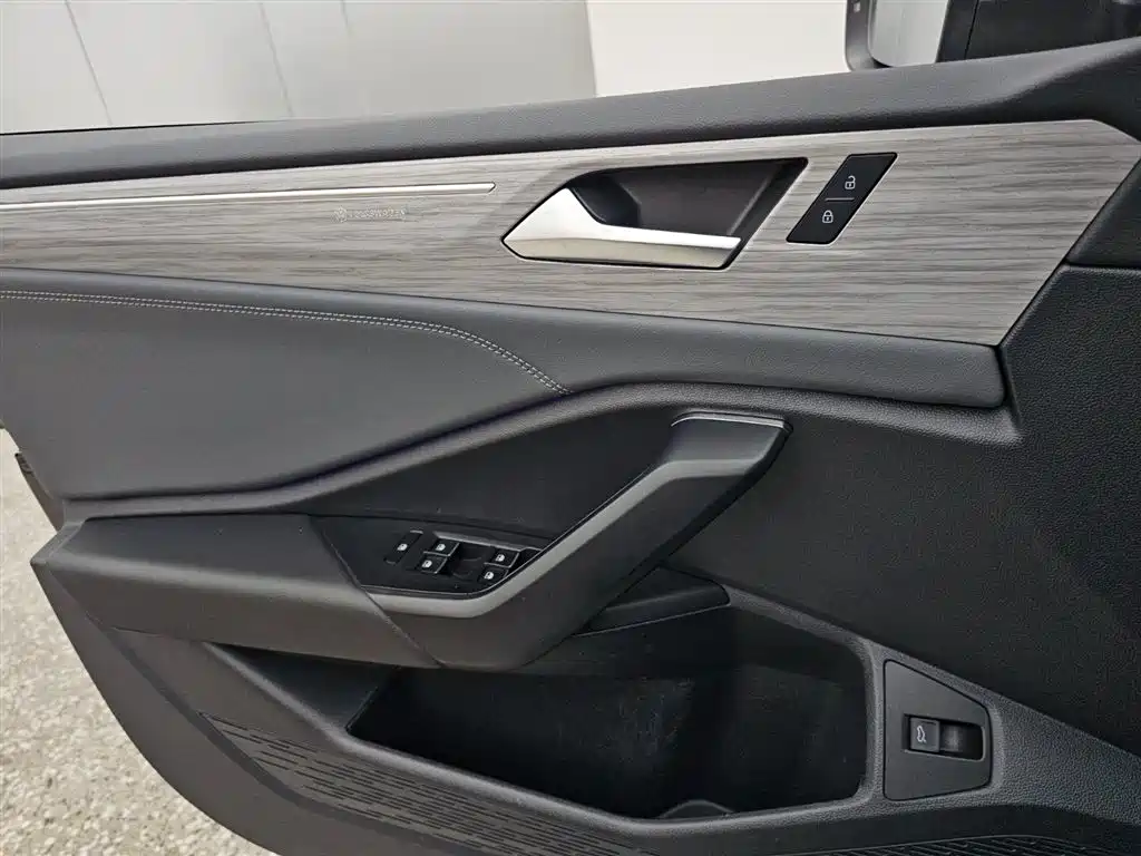 Volkswagen Sagitar 2023 300TSI DSG Surpassing Edition фото 9