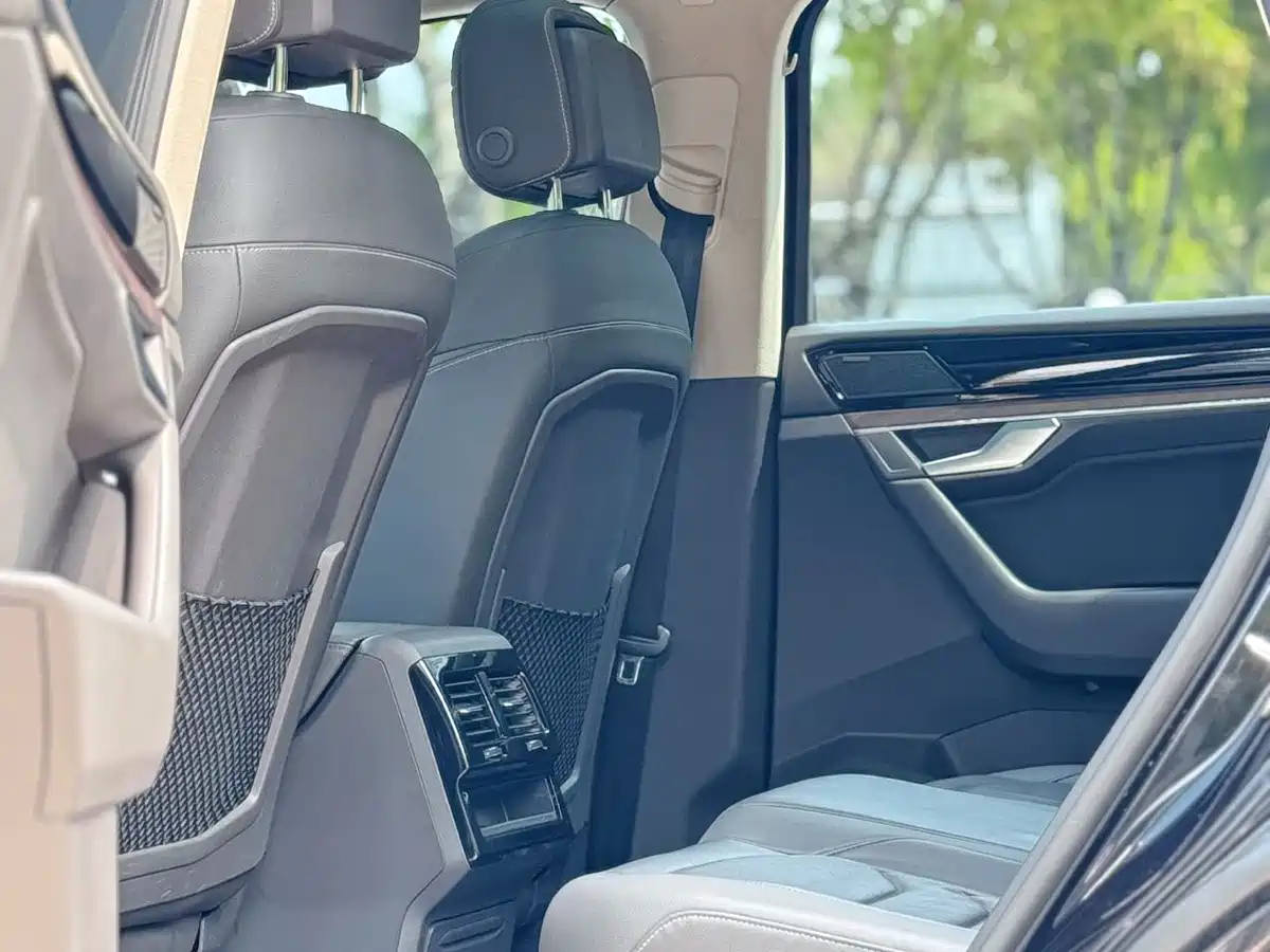 Volkswagen Touareg 2019 3.0TSI Sharp Edge Edition China VI фото 15