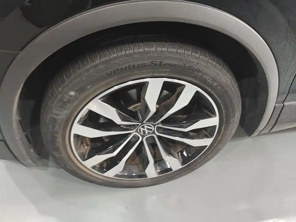 Volkswagen Tiguan L 2021 330TSI Automatic 2WD R-Line Premium фото 23