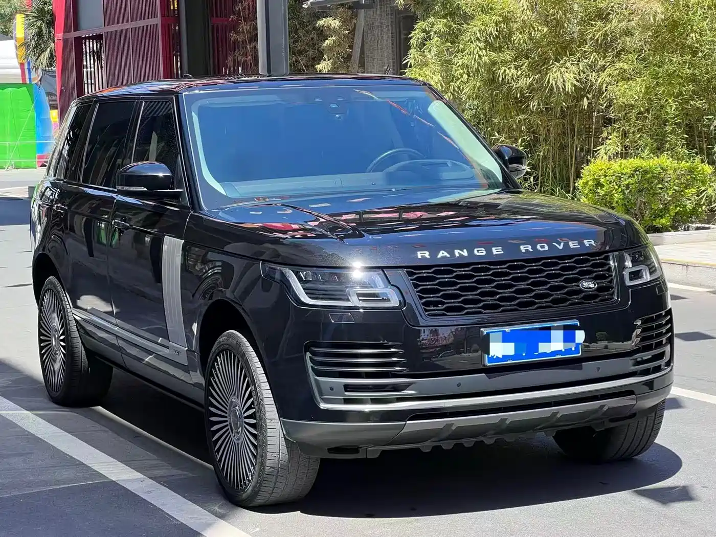 Land Rover Range Rover 2022 3.0 L6 400PS Heritage Extended Classic Edition фото 3