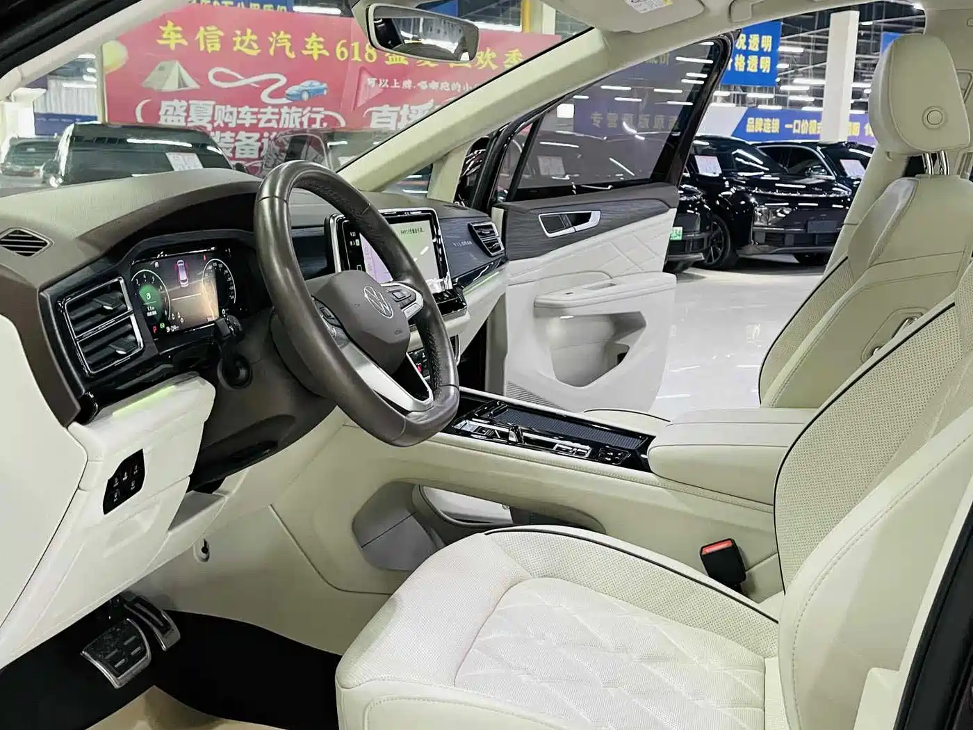 Volkswagen Viloran 2022 380TSI Premium Edition фото 6