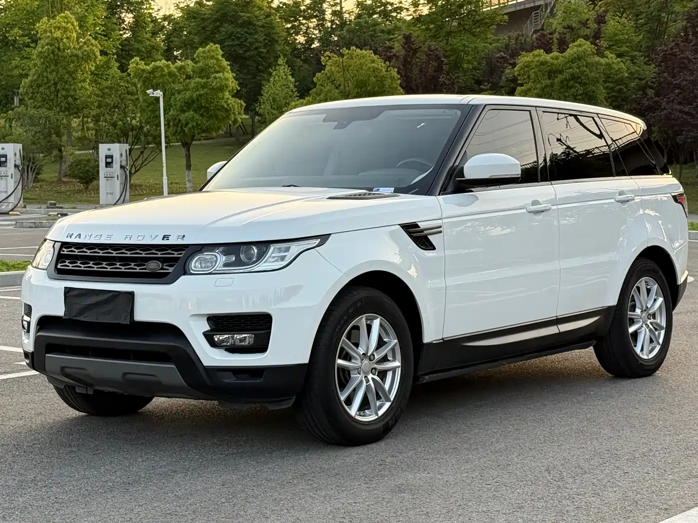 Land Rover Range Rover Sport 2016 Model 3.0 SC V6 SE