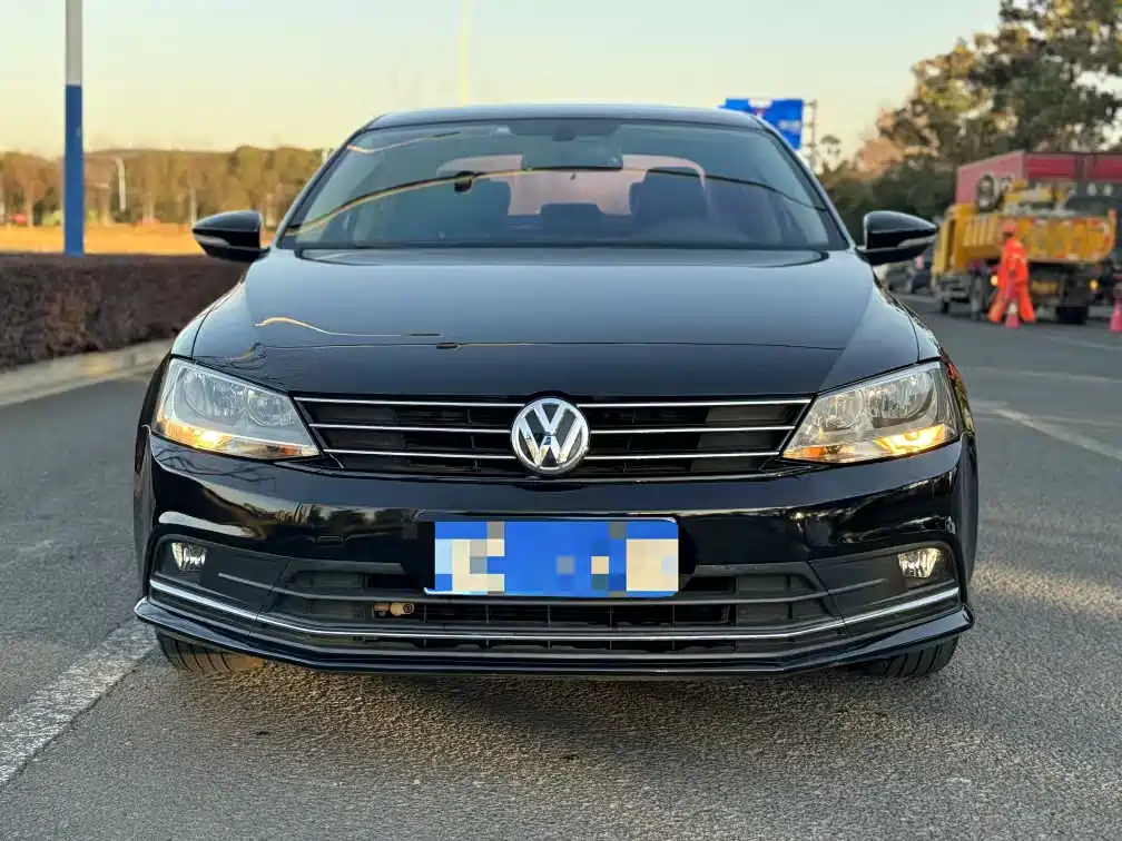 Volkswagen Sagitar 2018 180TSI DSG Premium Edition фото 2