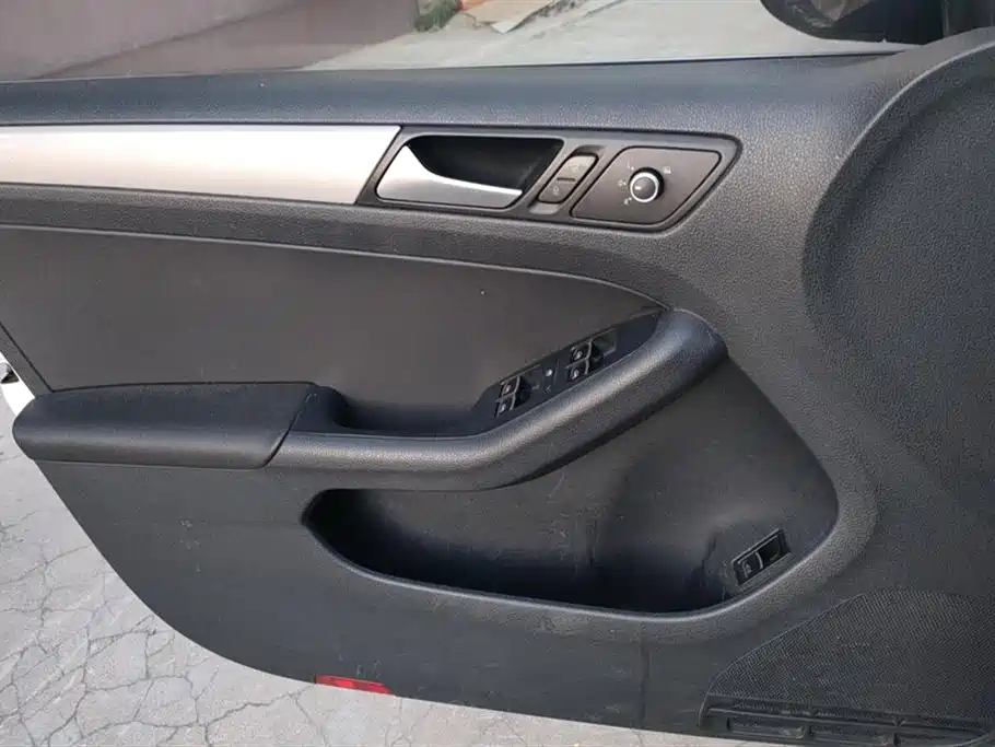 Volkswagen Sagitar 2014 1.6L Manual Comfort фото 7