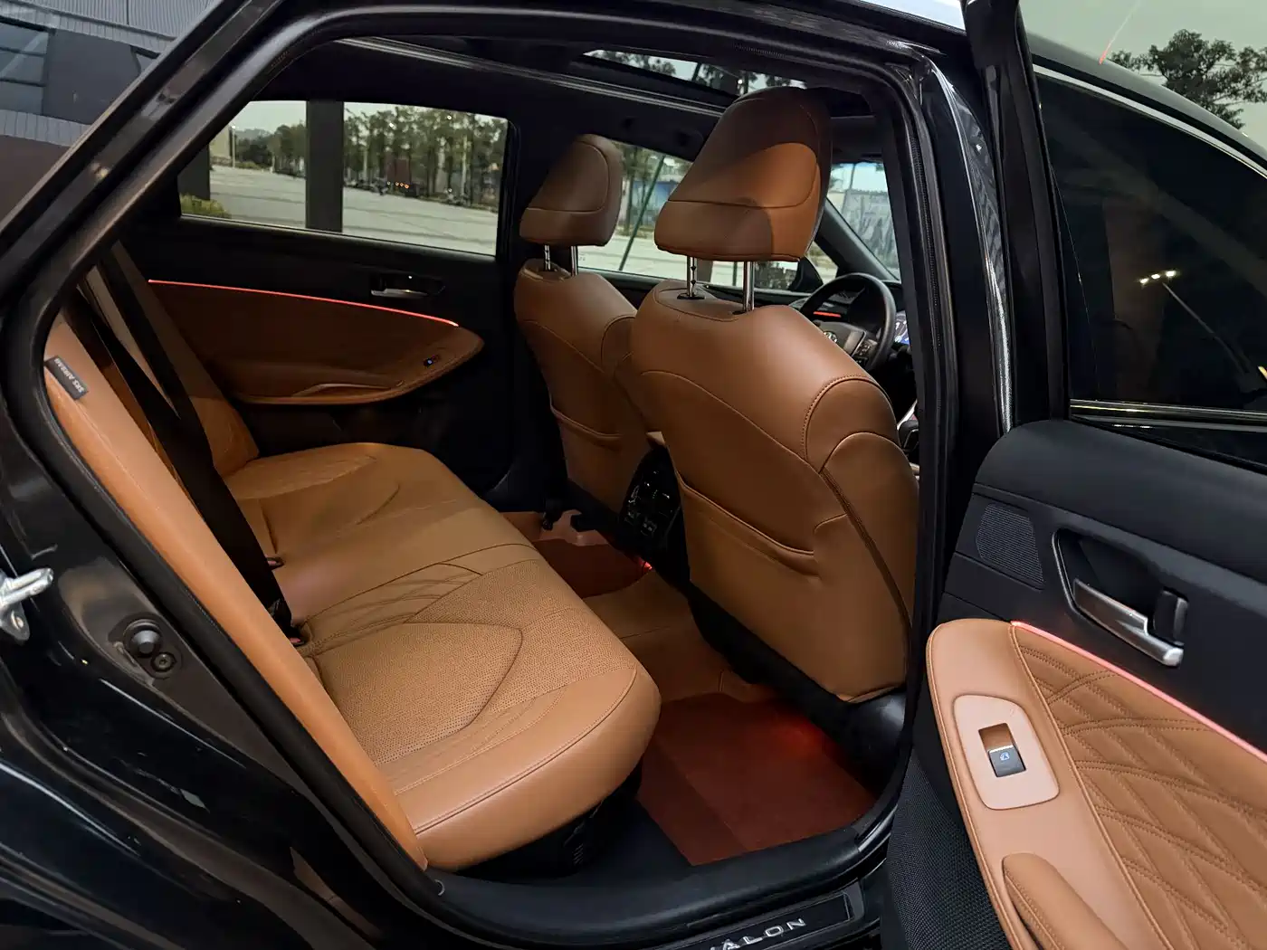 Toyota Avalon 2022 Hybrid 2.5L XLE Premium Edition фото 10