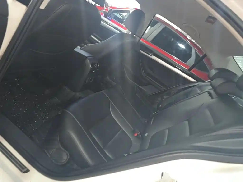 Volkswagen Sagitar 2018 1.6L Automatic Comfort фото 17