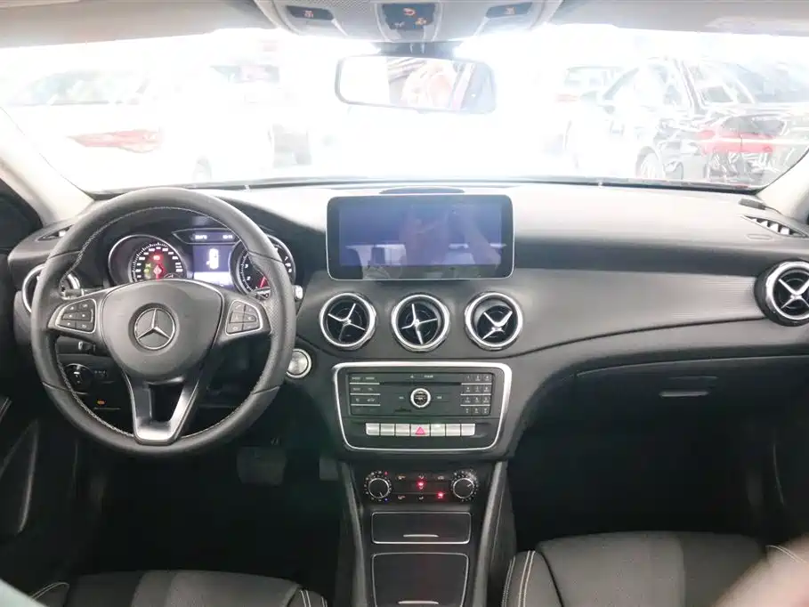 Mercedes-Benz GLA 2017 GLA 200 Dynamic фото 5