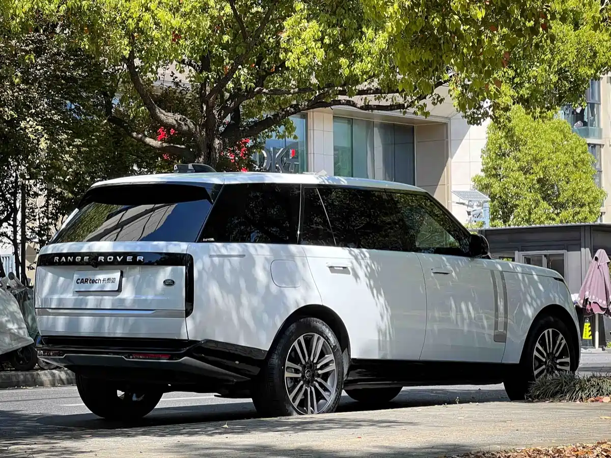 Land Rover Range Rover 2024 3.0 L6 400PS Genesis Extended фото 5