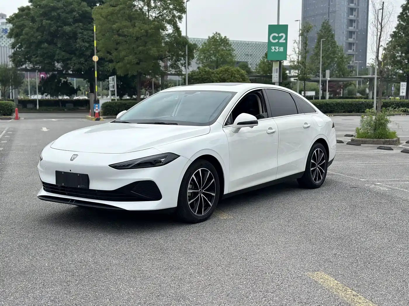 Roewe D7 2025 DMH 125km World Champion Excellence Edition