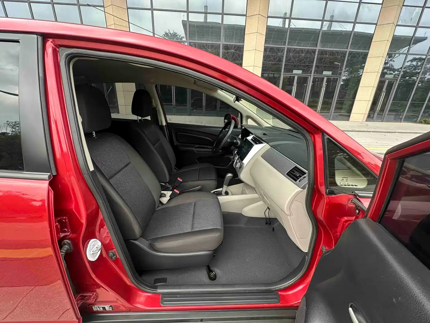Venucia R50 2017 2016 Model 1.6L Automatic Elite Edition
