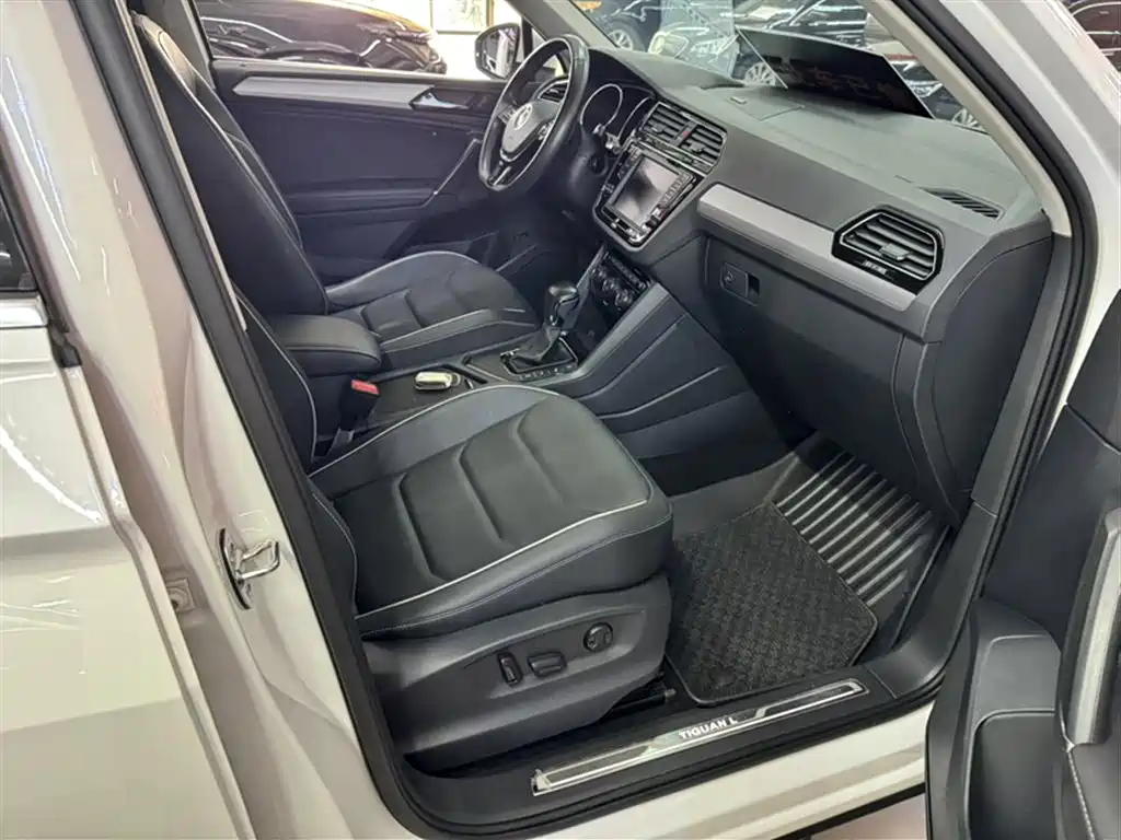 Volkswagen Tiguan L 2017 330TSI Automatic 2WD Flagship Edition фото 16