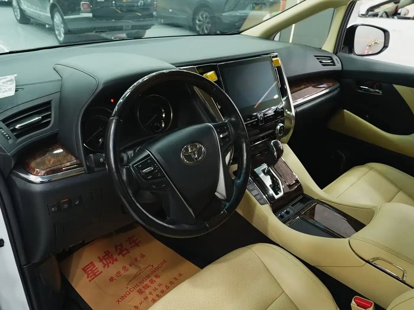 Toyota Alphard 2021 Hybrid 2.5L Luxury фото 11