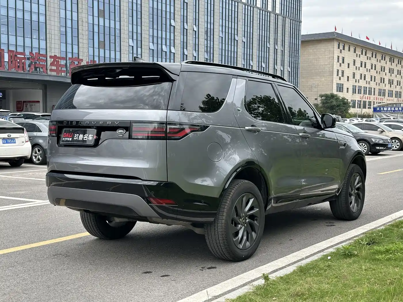 Land Rover Discovery 2023 360PS R-Dynamic SE фото 7