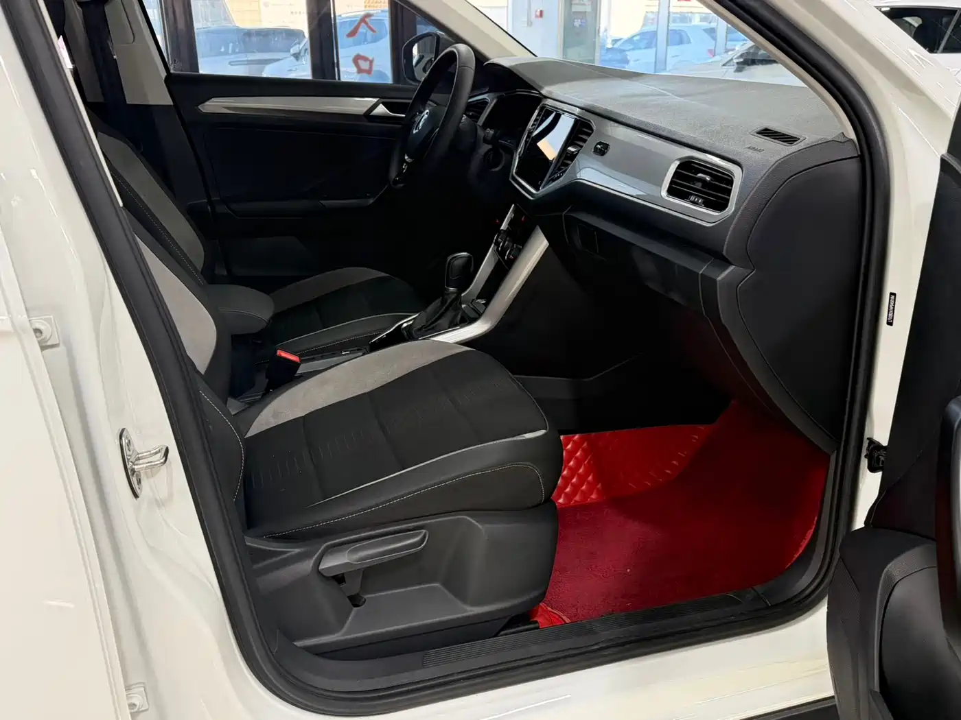 VOLKSWAGEN T ROC EXPLORING SONGS