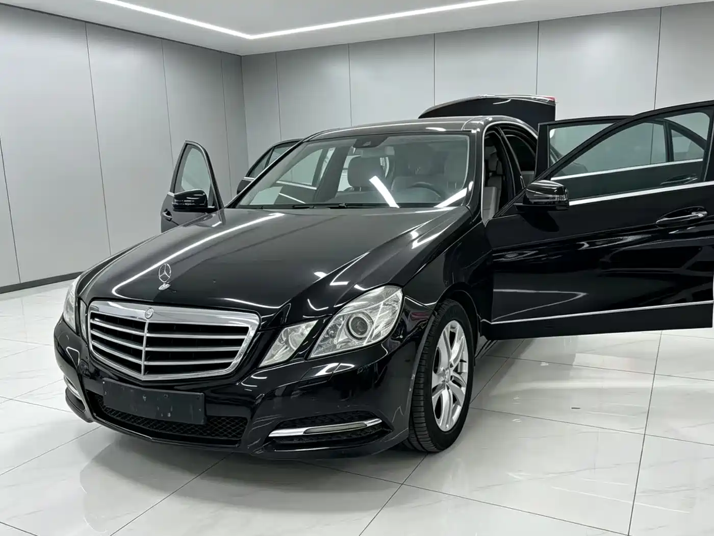 Mercedes-Benz E-Class 2012 E 300 L Fashion фото 2
