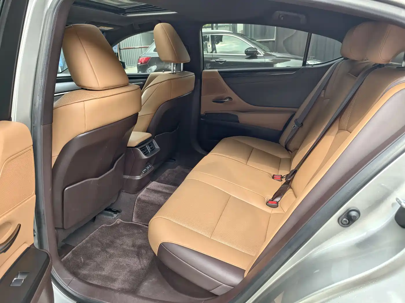 Lexus ES 2020 Model 300h Excellence Edition фото 4