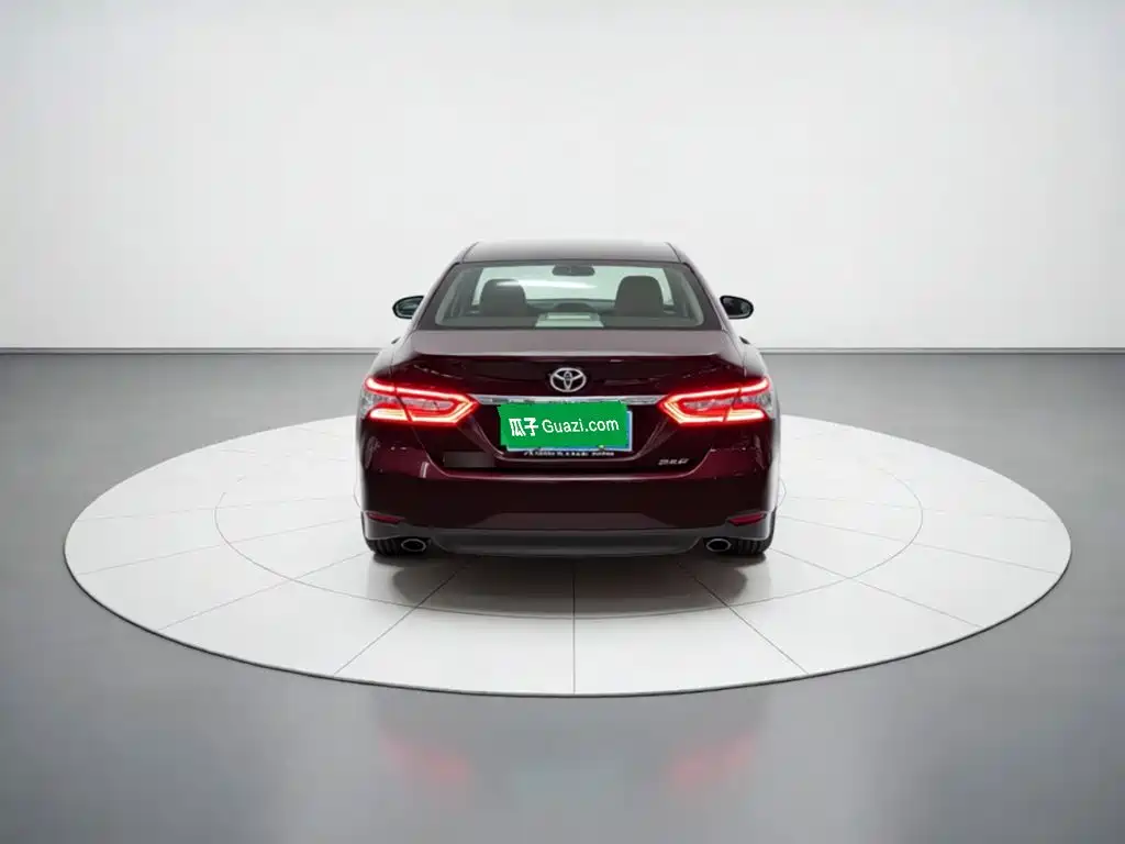 Фото 3 - Toyota Camry