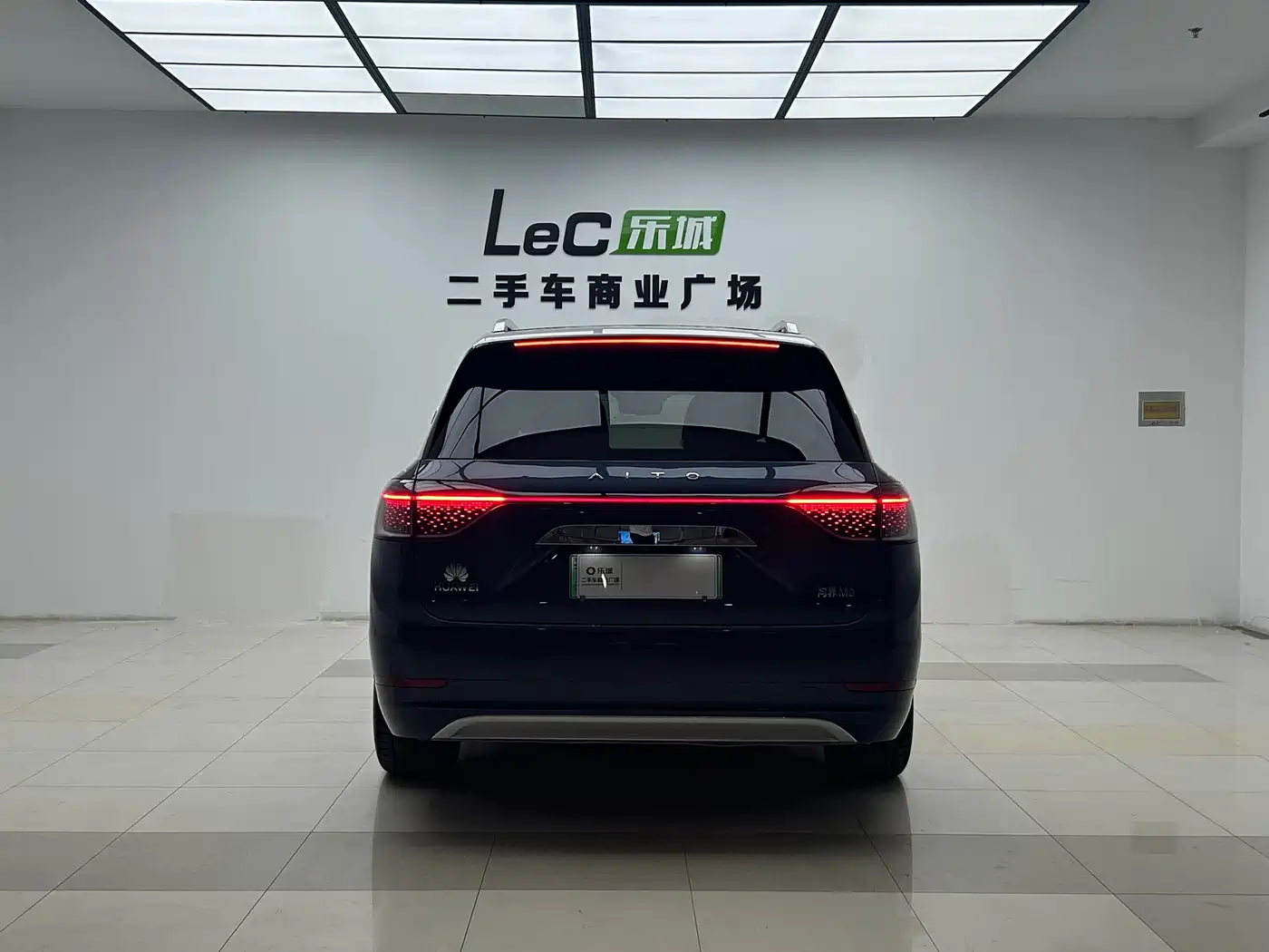 AITO Wenjie AITO M9 2024 Extended Range Ultra 42kWh 6-Seater фото 6