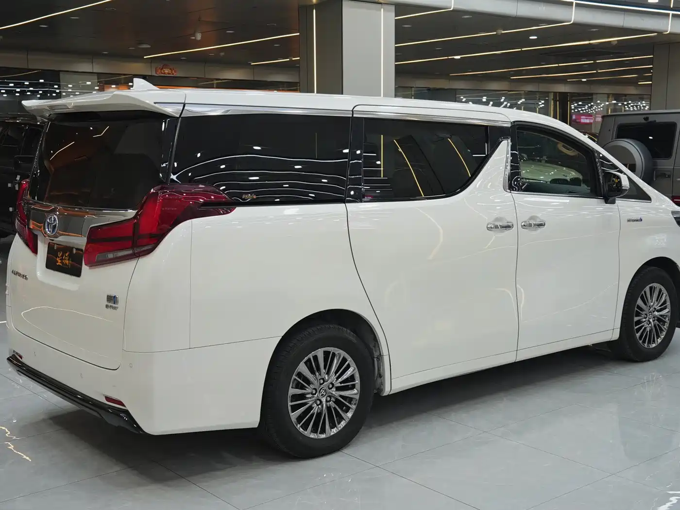 Toyota Alphard 2021 Hybrid 2.5L Luxury фото 7