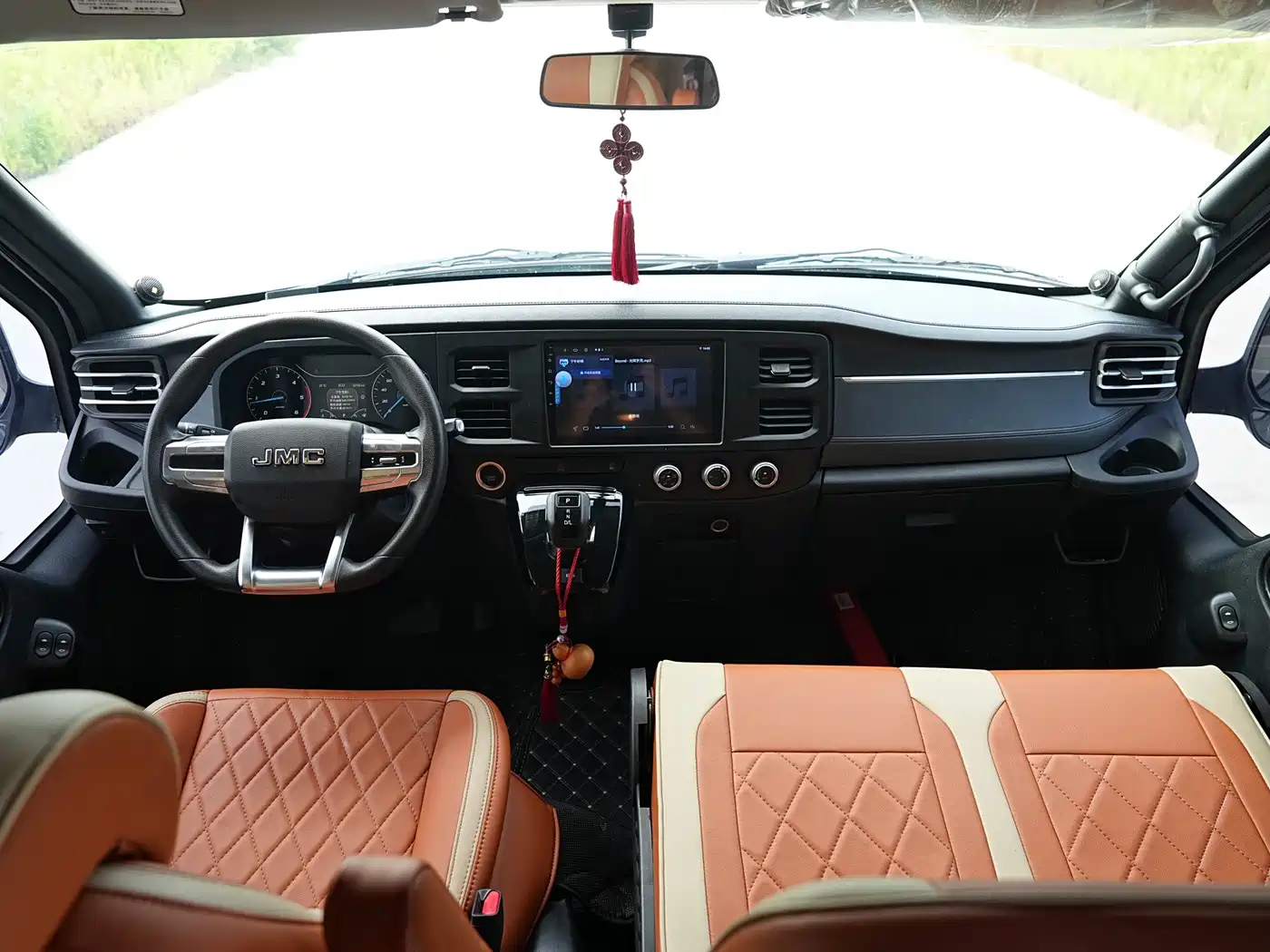 Jiangling JMC Fushun 2025 2023 Model 2.0T Automatic Short Wheelbase Medium Roof Commercial MPV 6 Seats