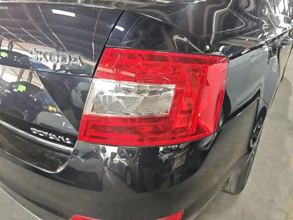 Škoda Octavia 2017 1.6L Automatic Smart Edition фото 8
