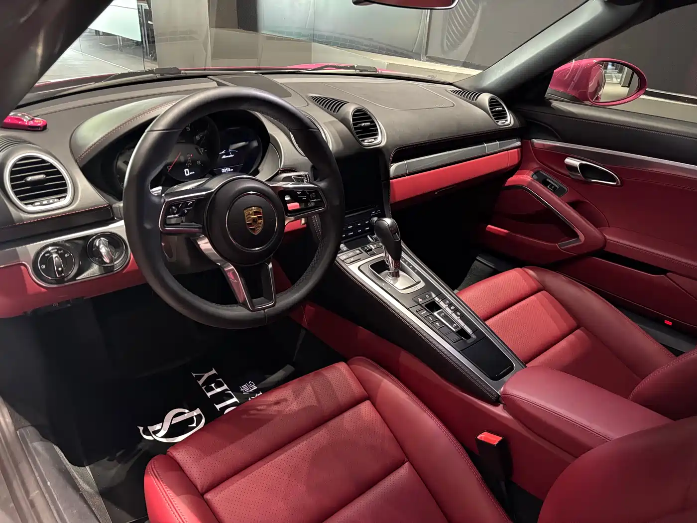 PORSCHE 718