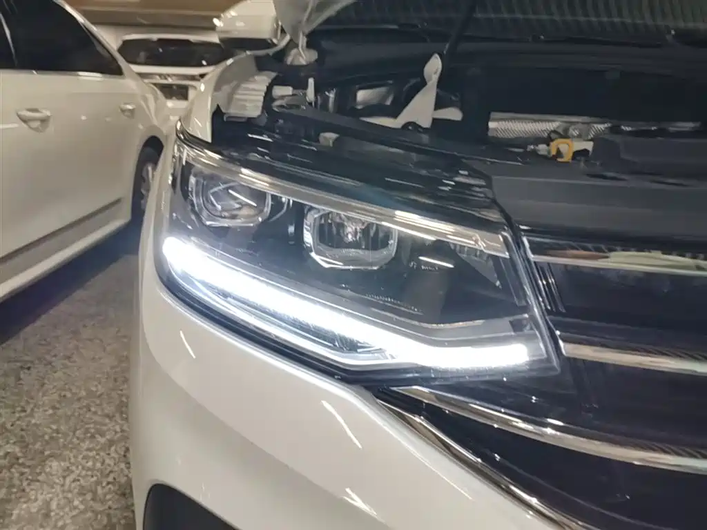 Volkswagen Tiguan L 2024 300TSI Auto 2WD Smart Edition фото 13