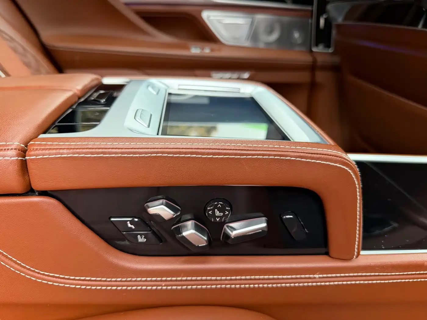 BMW 7 Series 2018 740Li xDrive Premium Type M Sport Package фото 18