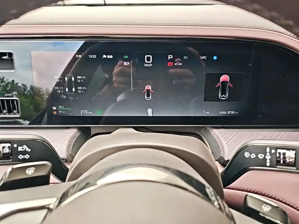 Denza Z9GT 2024 1100 AWD Ultra Edition фото 8