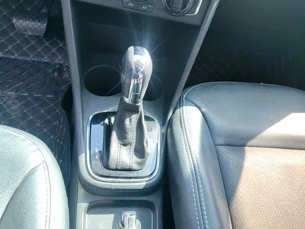 Volkswagen Polo 2016 1.6L Automatic Comfort фото 14