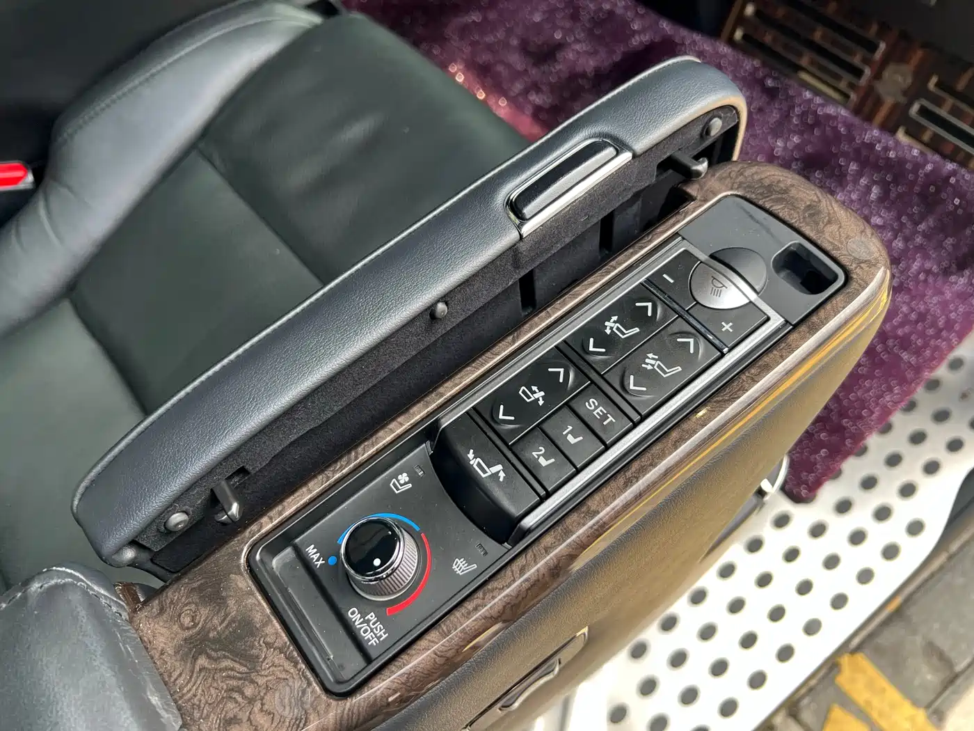 Toyota Vellfire 2019 Hybrid 2.5L HV Premium Edition фото 15