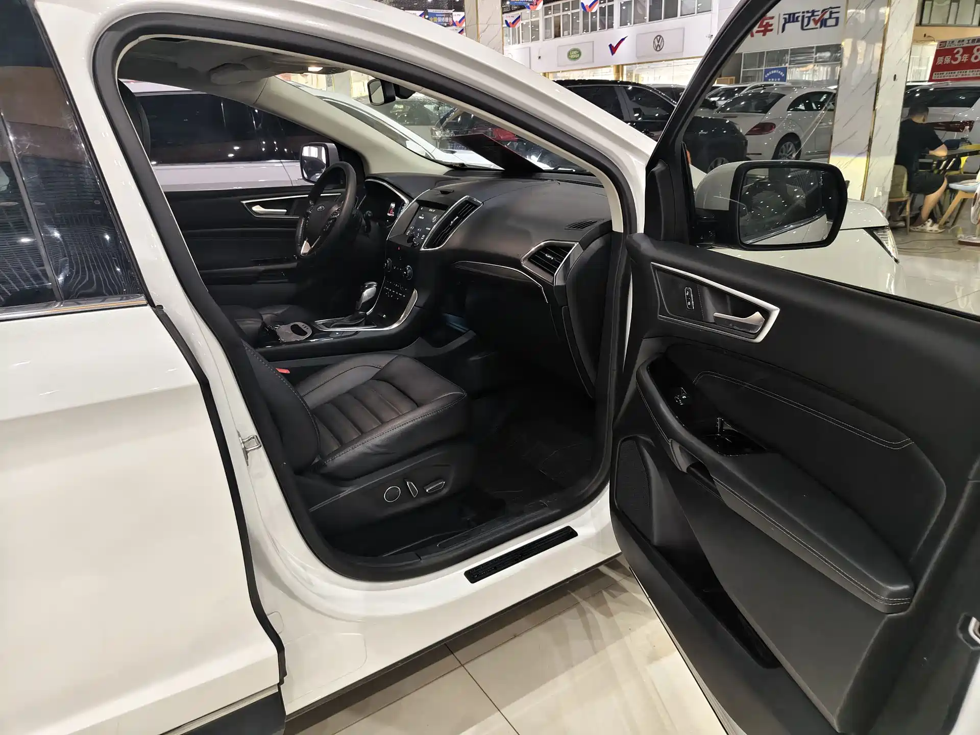 Фото 10 - Ford Edge