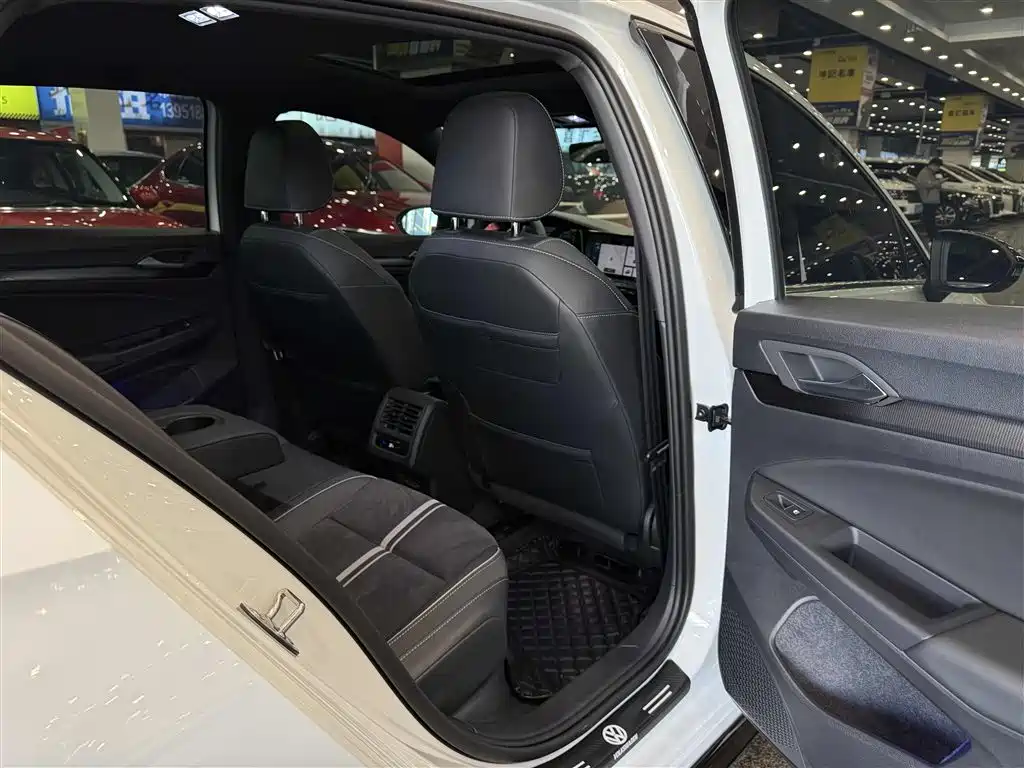 Volkswagen Golf 2023 280TSI DSG R-Line Lite фото 7
