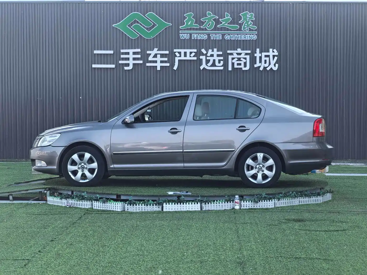 Škoda Octavia 2010 Model 2.0L Automatic Elegance Edition фото 21