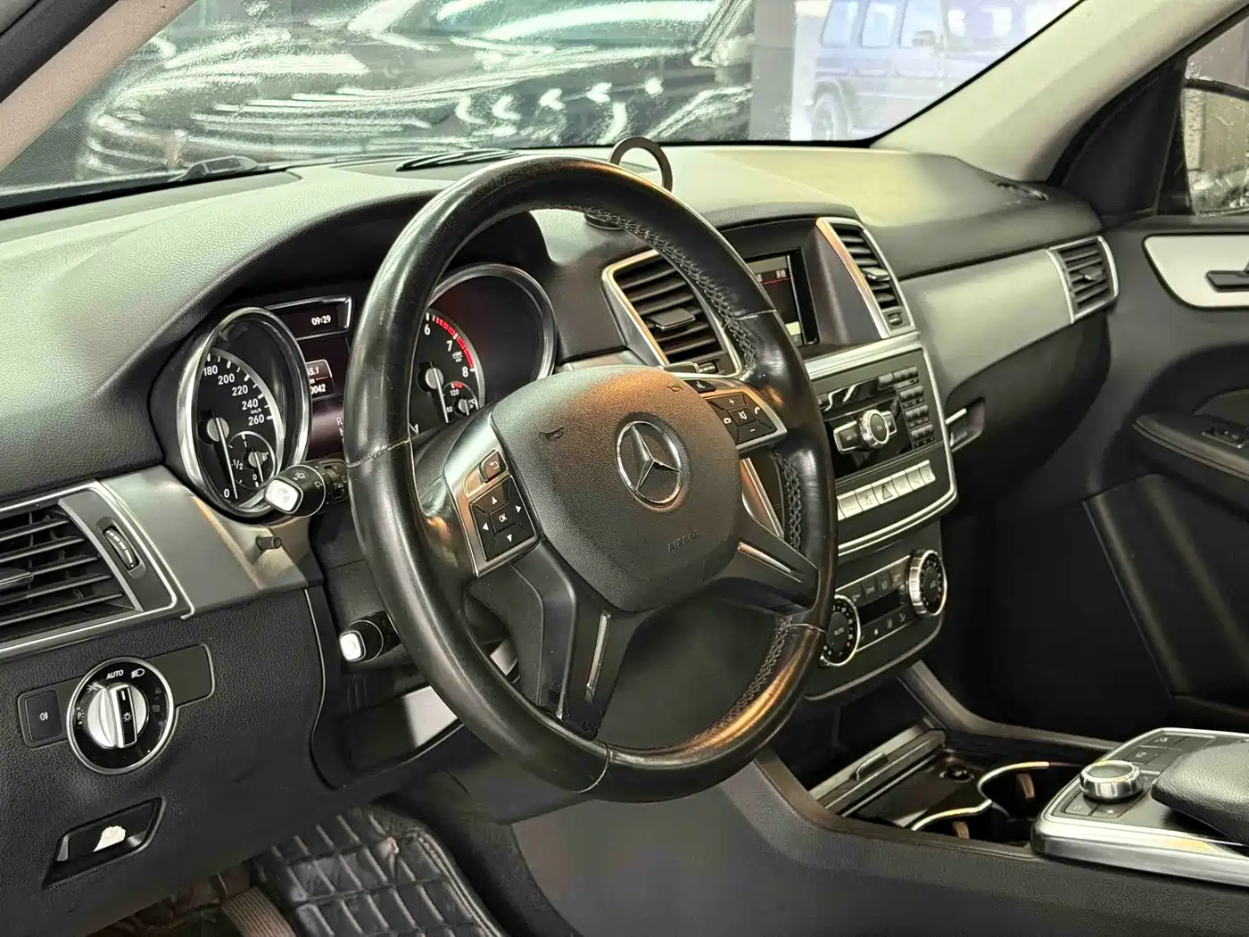 Mercedes-Benz M-Class 2014 ML 320 4MATIC фото 10