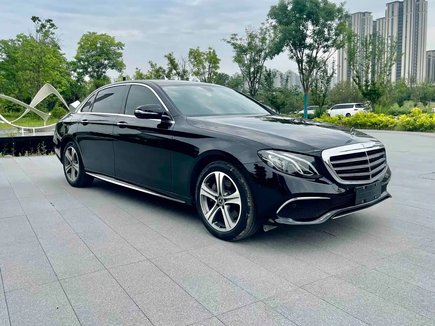 Mercedes-Benz E-Class 2018 Facelift E 200 L Sport фото 3