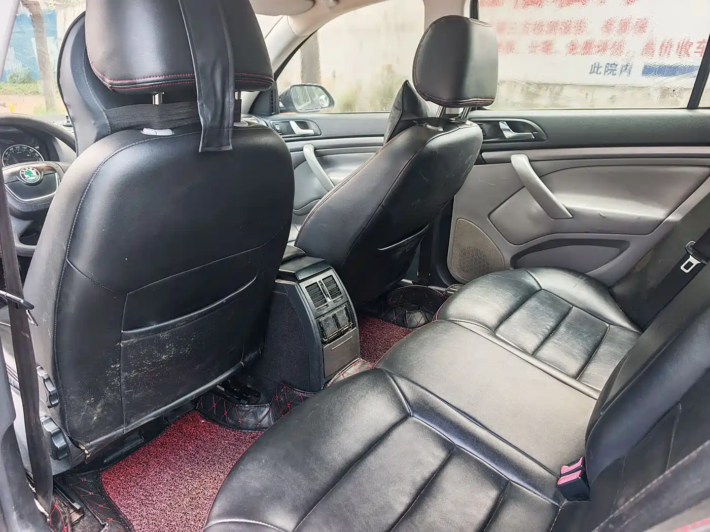 Škoda Octavia 2010 1.6L Auto Comfort фото 5
