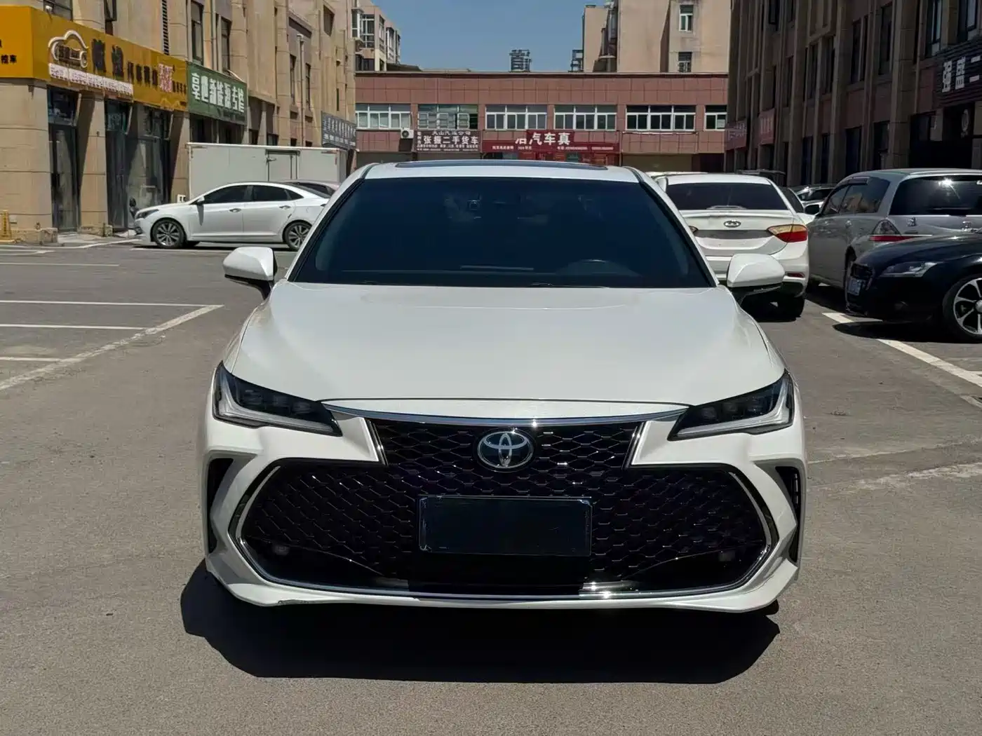 Toyota Avalon 2022 2.5L Luxury Edition фото 2