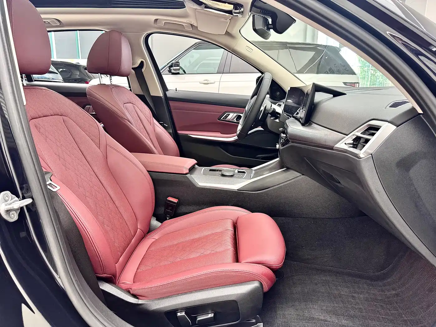 BMW 3 Series 2025 330Li M Sport Night Edition фото 16