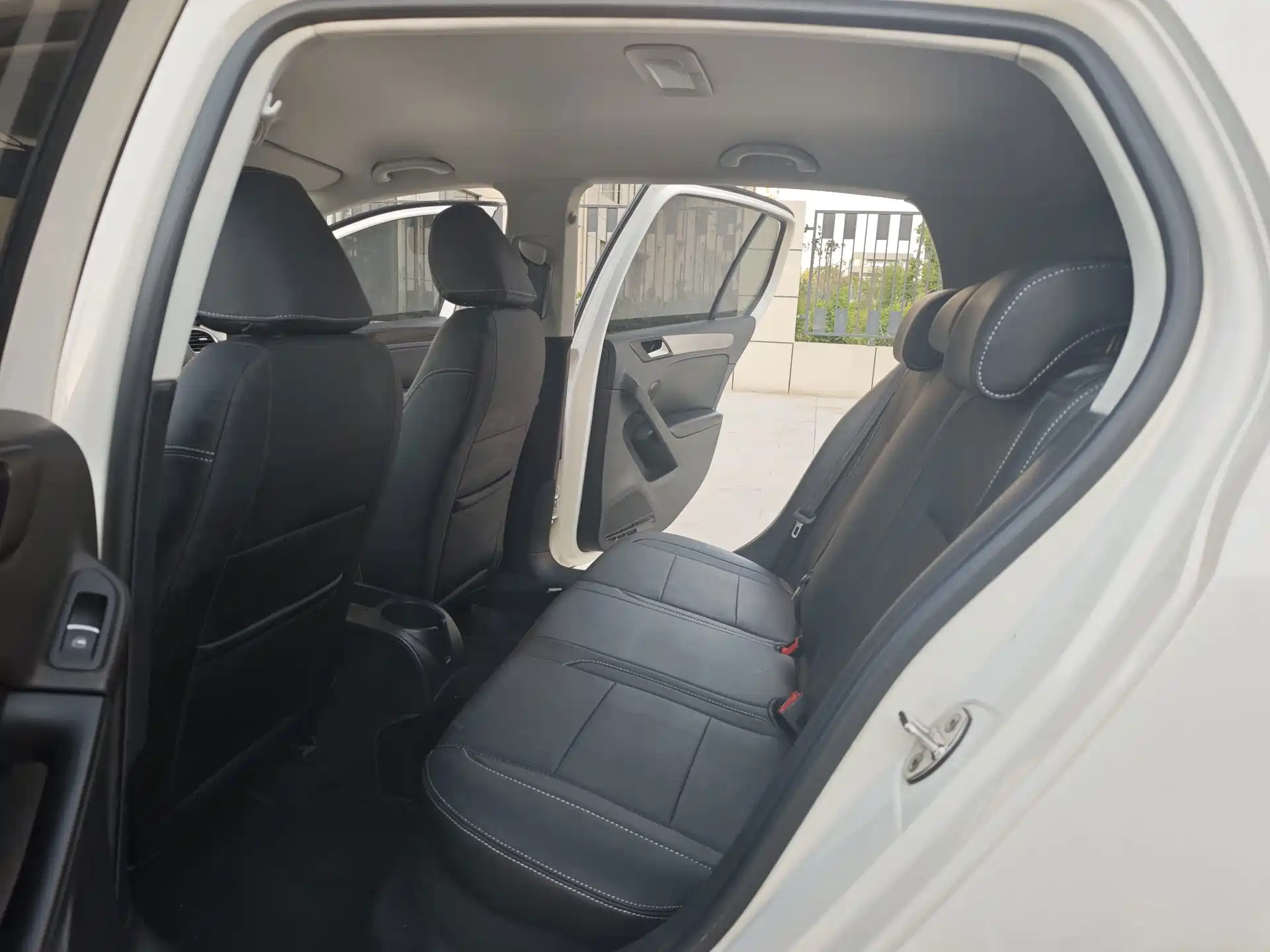 Photo 9 - Volkswagen Golf