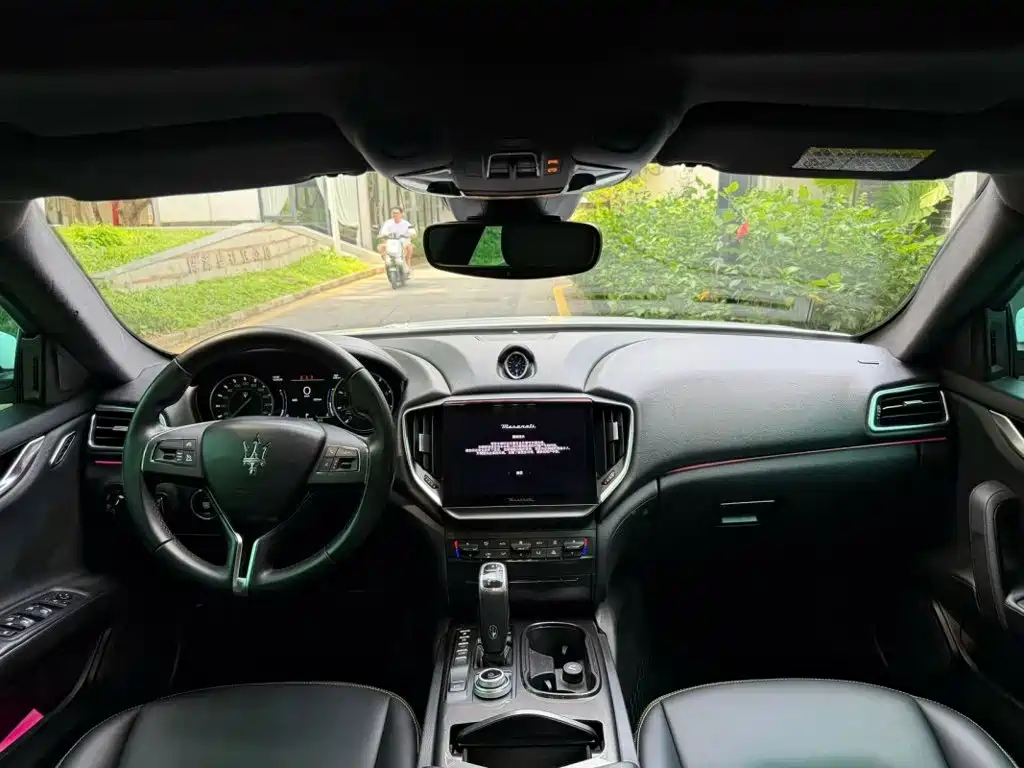 Фото 8 - Maserati Ghibli