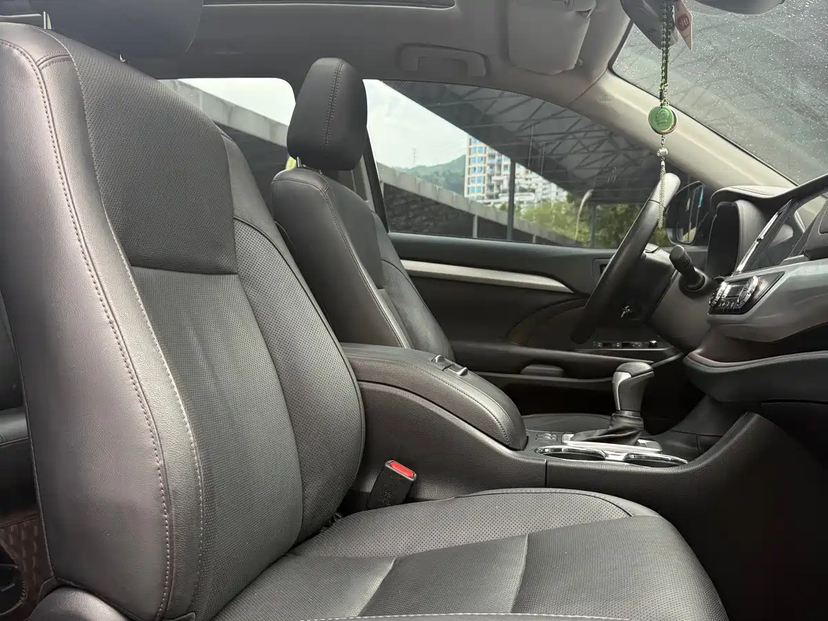 Фото 10 - Toyota Highlander