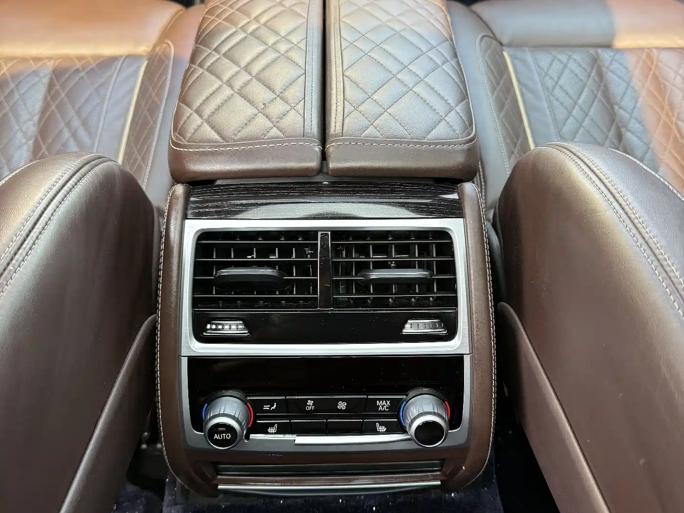 BMW 7 Series 2021 Model 740Li Leading M Sport Package фото 8