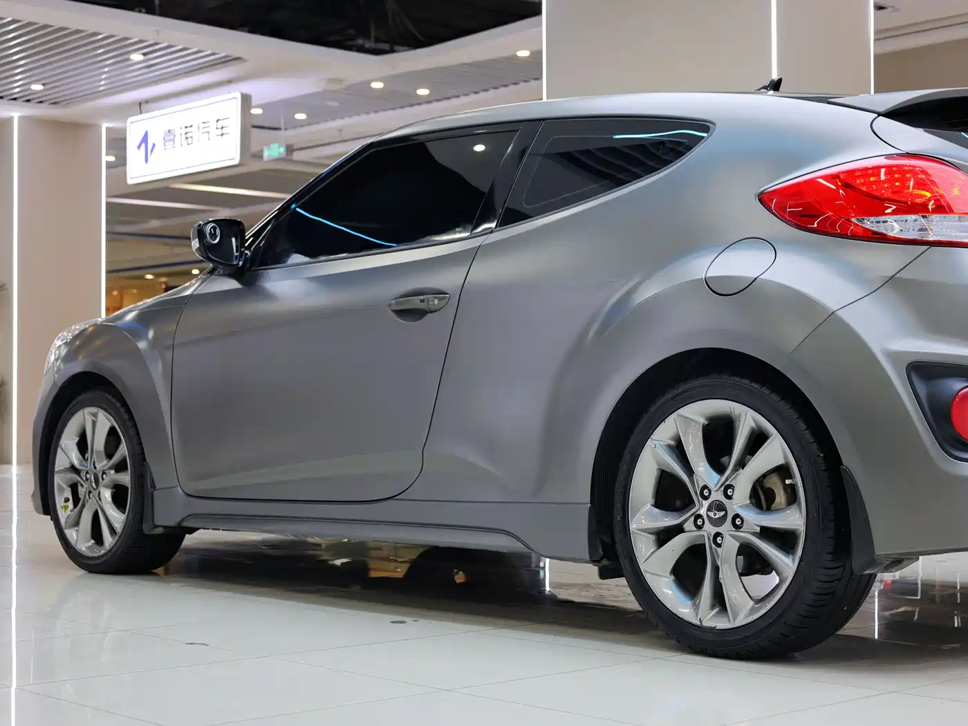 Hyundai Veloster 2015 1.6T Automatic Luxury Edition фото 11