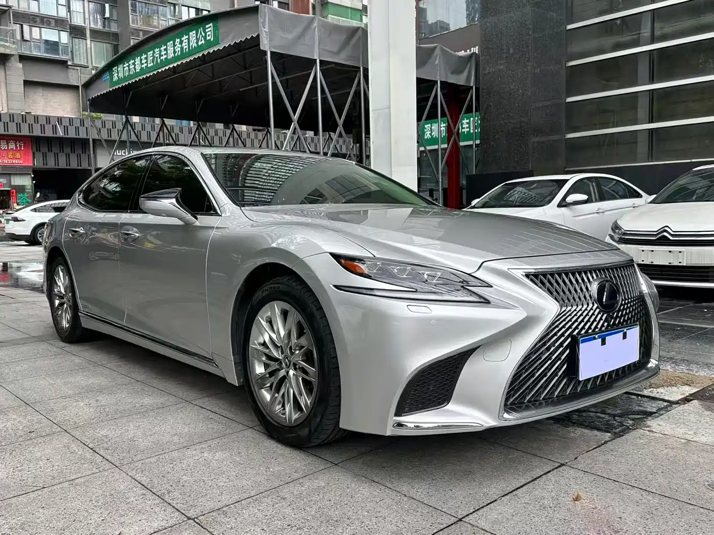 Lexus LS 2018 500h Excellence Edition China V фото 2