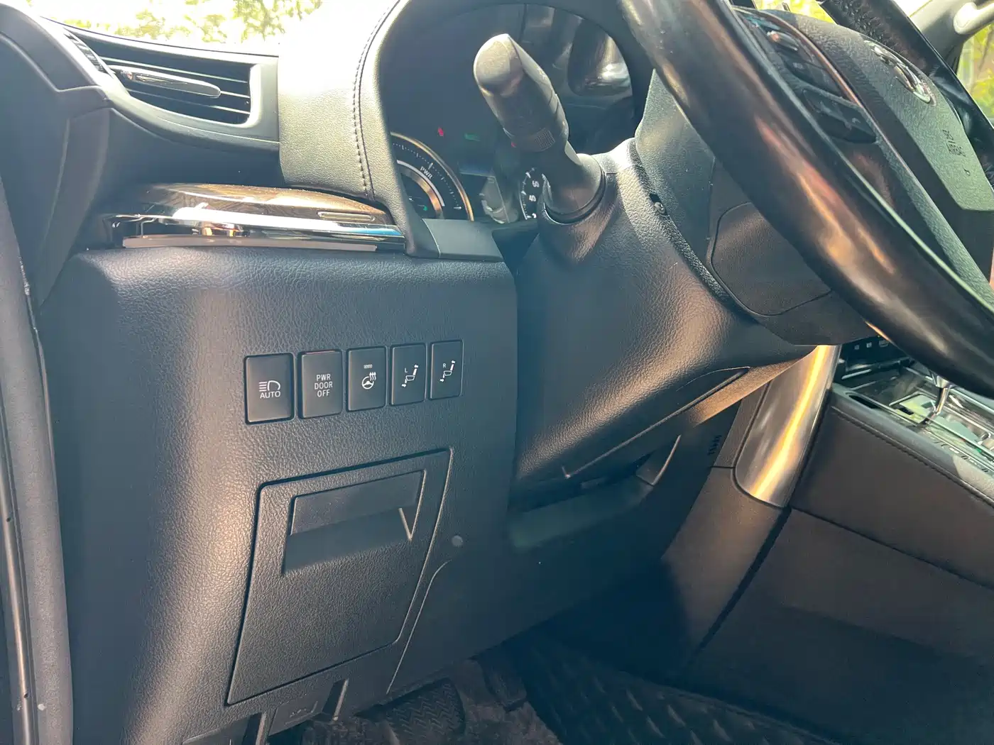 Toyota Vellfire 2019 Hybrid 2.5L HV Premium Edition фото 13
